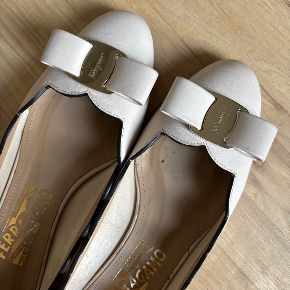 Salvatore Ferragamo White Leather Flats w/ Vara Bow